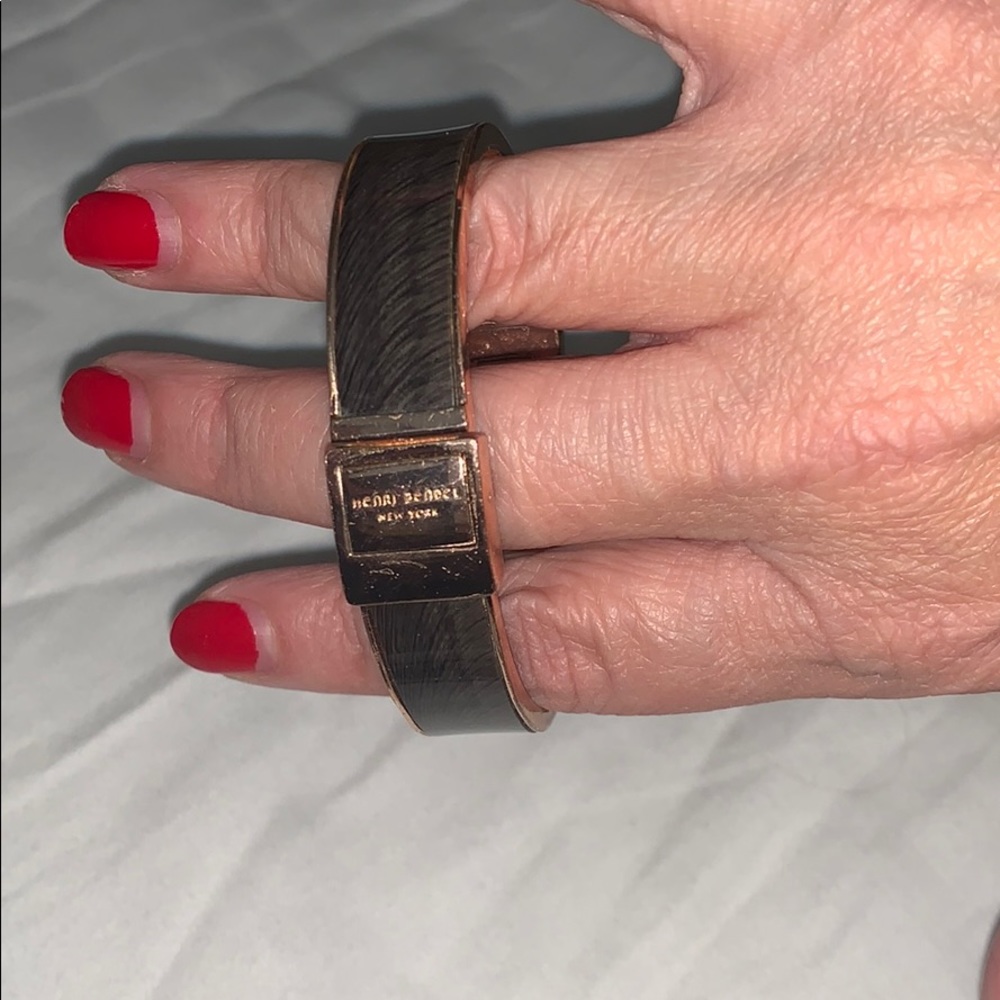 Beautiful bracelet from henri bendel - Picture 2 of 2